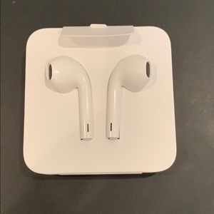 NEW Apple EarPods with Lightning Connector